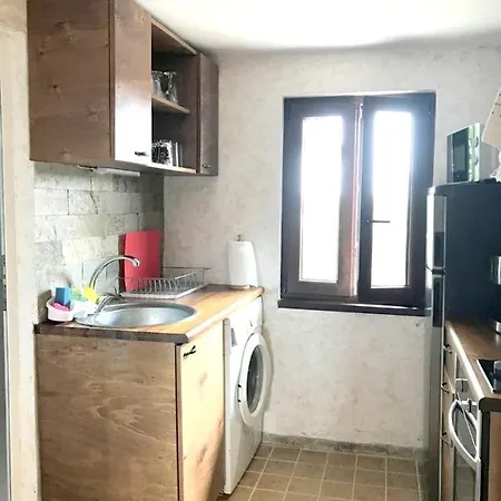 къщата в 阿赫洛伊
